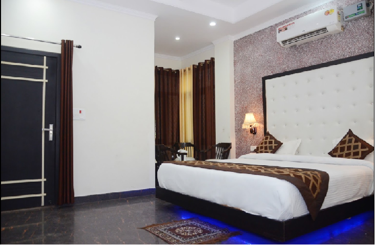 Hotel wild way home stay | Deluxe Room